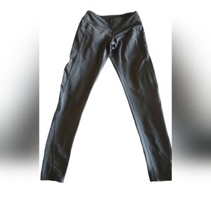 Victoria Secret Total Knockout Mid Rise Perforated Leggings(S)